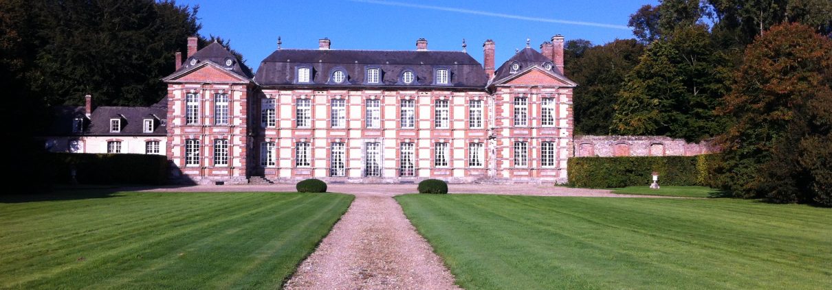 Cour d'Honnneur Château et jardins de Bretteville DR