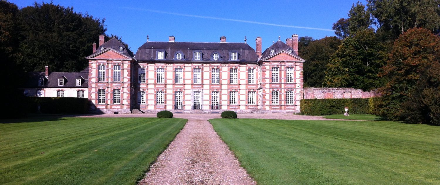 Cour d'Honnneur Château et jardins de Bretteville DR